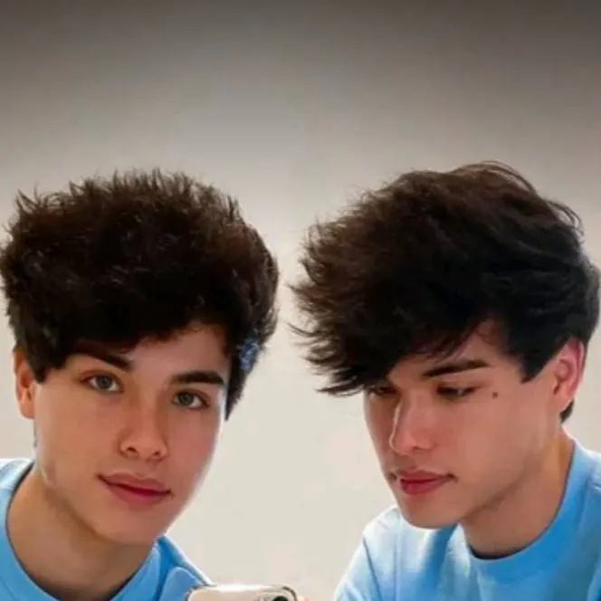 chat with ai character: Stokes twins