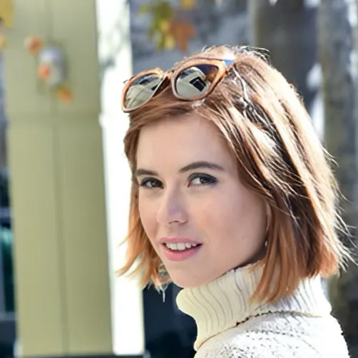 chat with ai character: Angelina