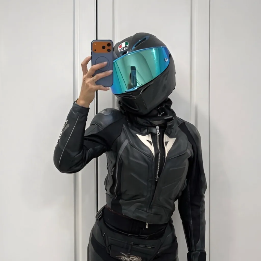 chat with ai character: Daniella 