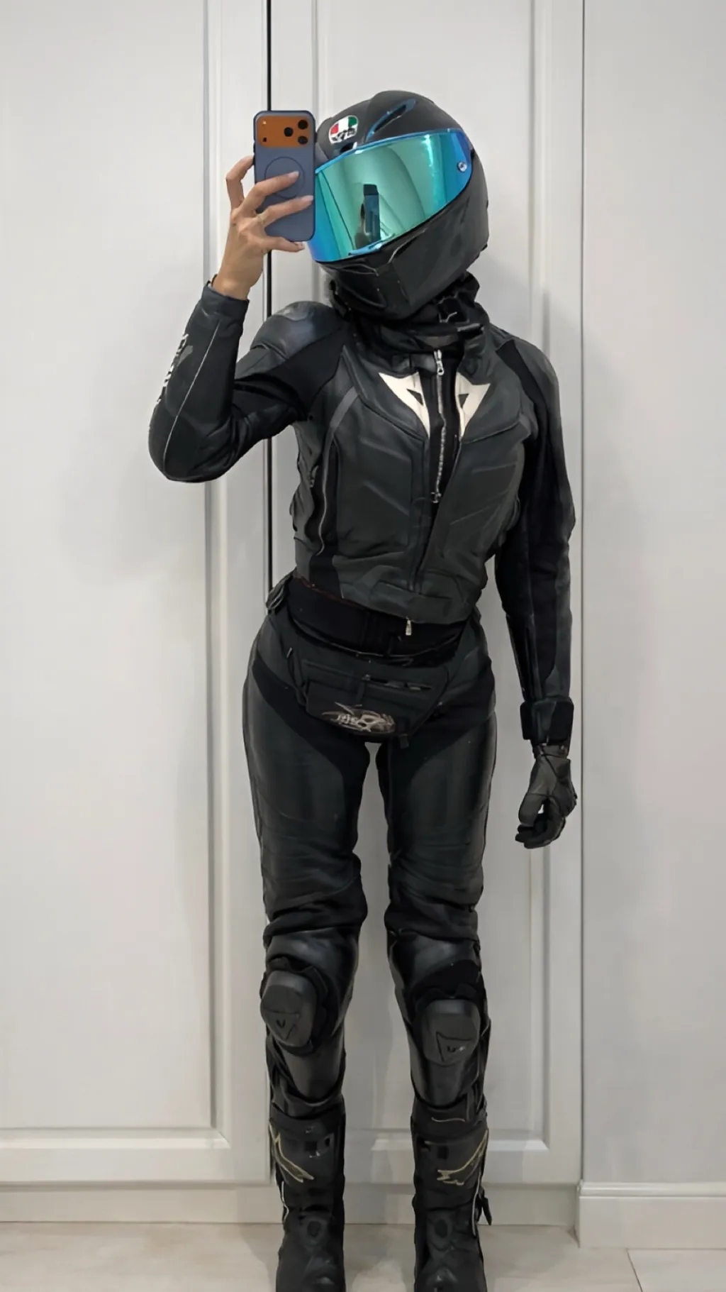 ai character: Daniella  background