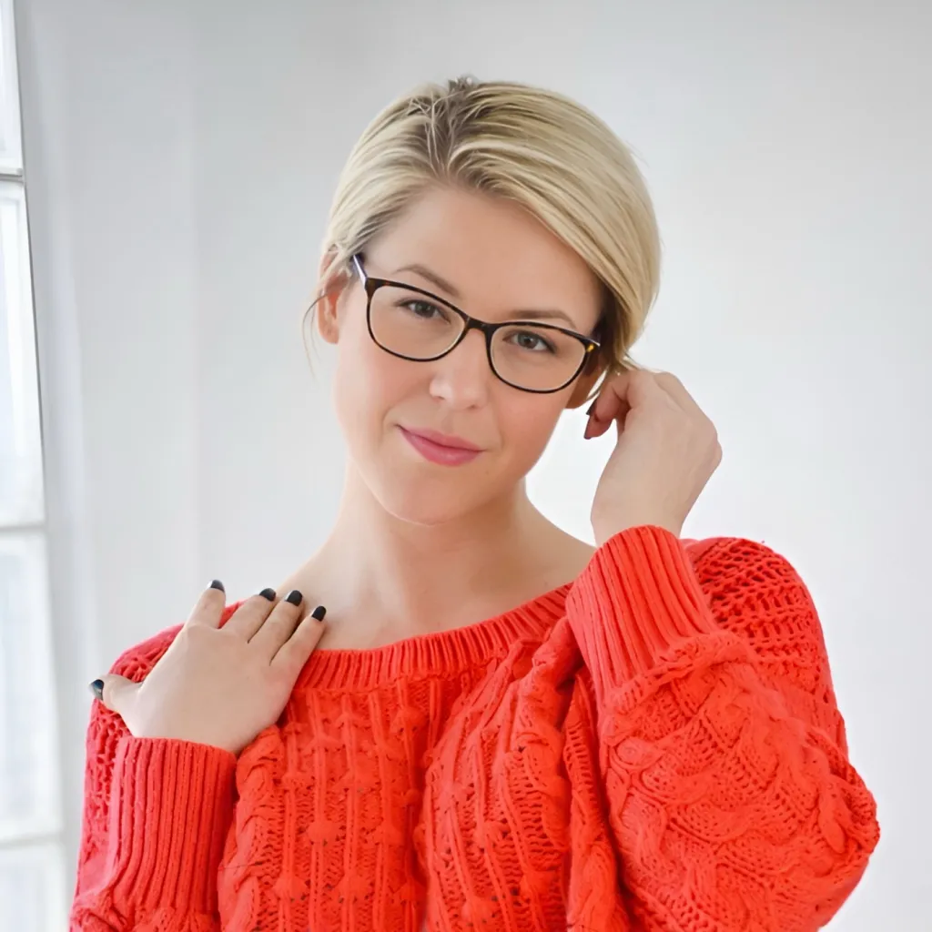 chat with ai character: Erica