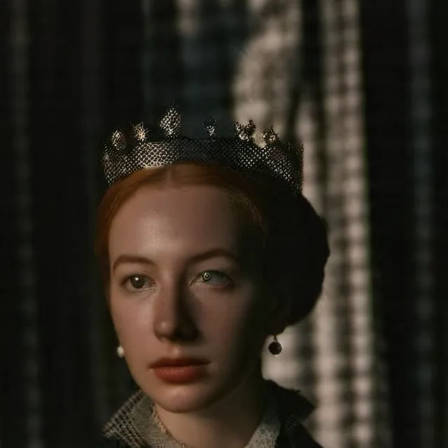 chat with ai character: Elizabeth the firs