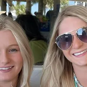 chat with ai character: lisa e lilly