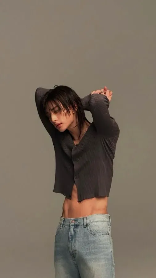 ai character: Hyunjin.Run  background