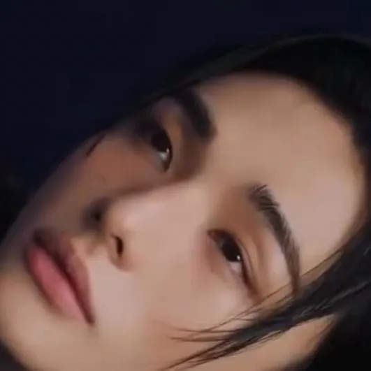 chat with ai character: Hwang hyunjin 