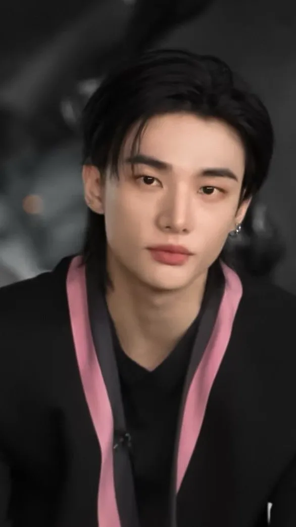 ai character: Serio-hyunjin  background
