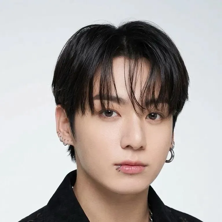 chat with ai character: Junkook