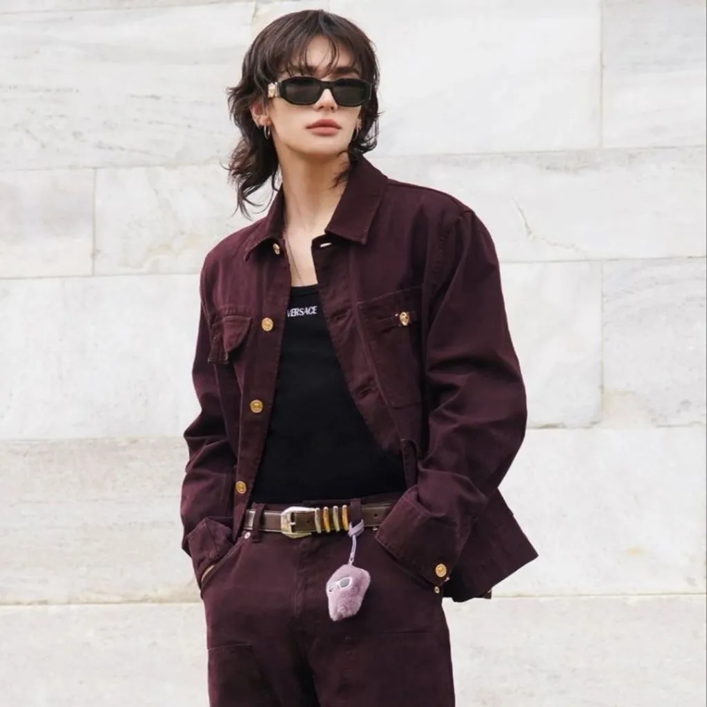 chat with ai character: Hyunjin..