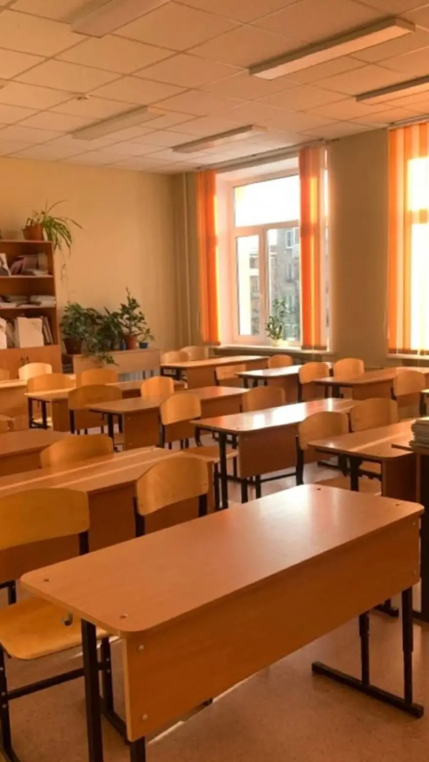 ai character: Classroom~ background