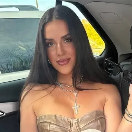 chat with ai character: Maddie E ford