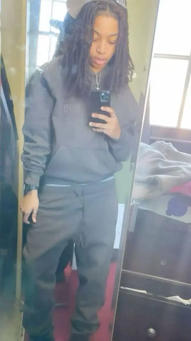 ai character: Tia background