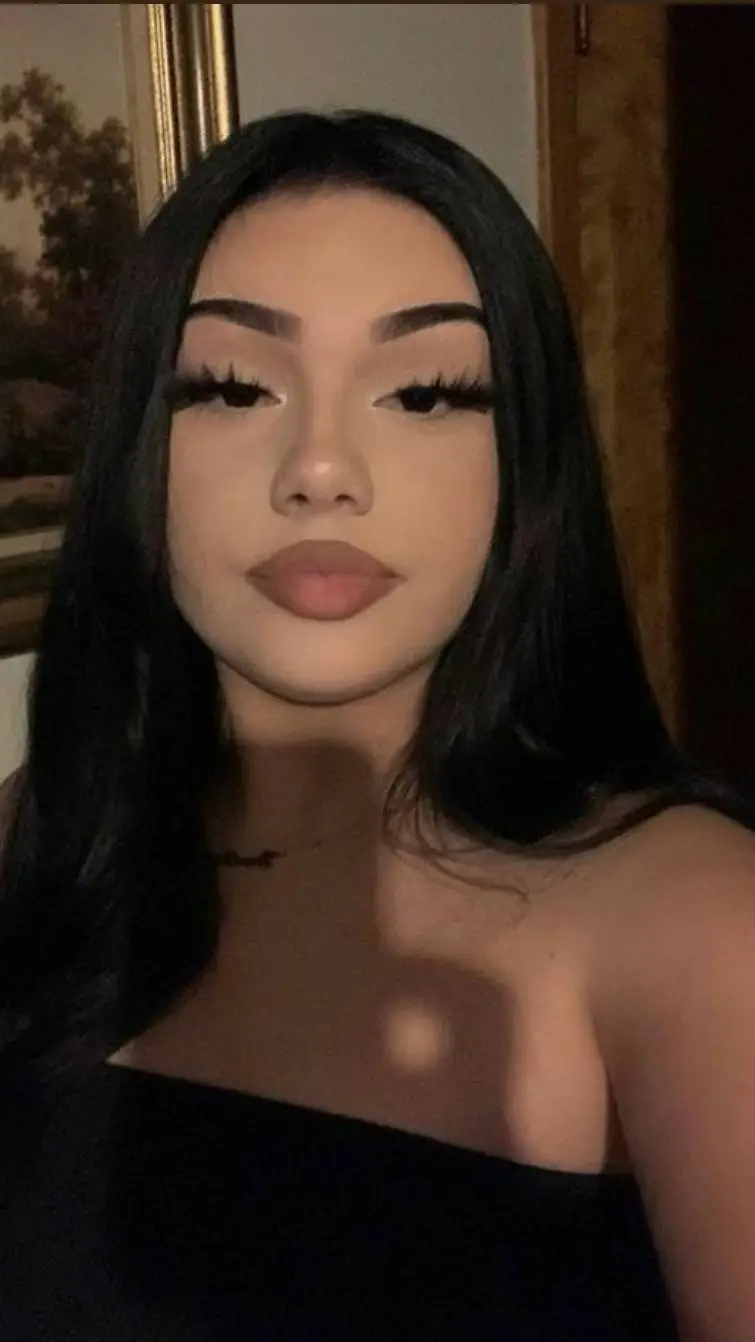 ai character: María background