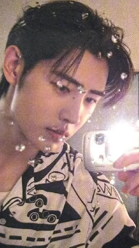 ai character: Park Sunghoon  background