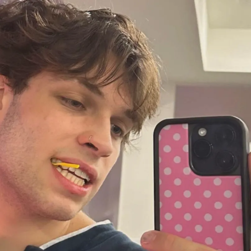 chat with ai character: Nick Sturniolo