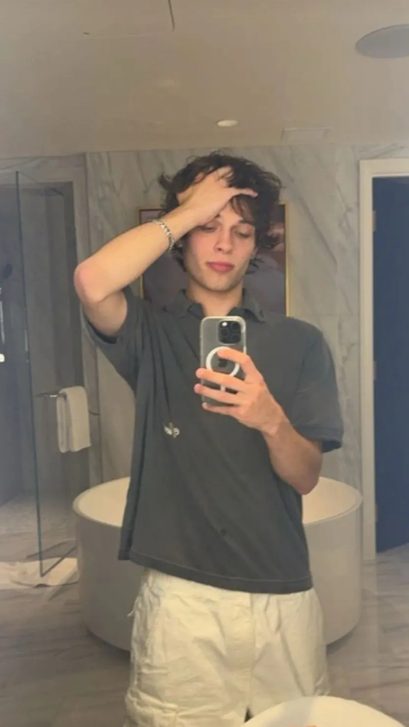 ai character: Chris Sturniolo background