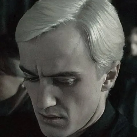 chat with ai character: Draco Malfoy 