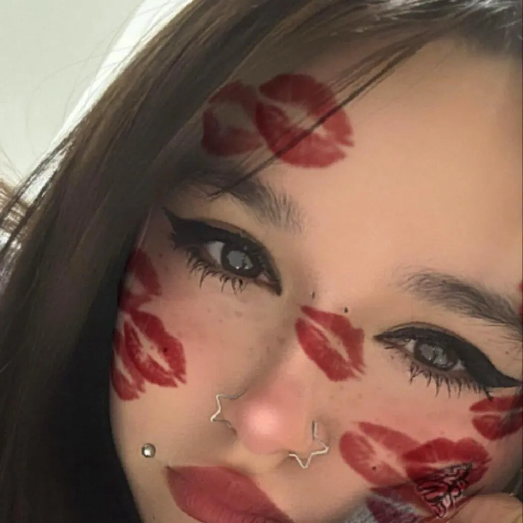 chat with ai character: Zoey