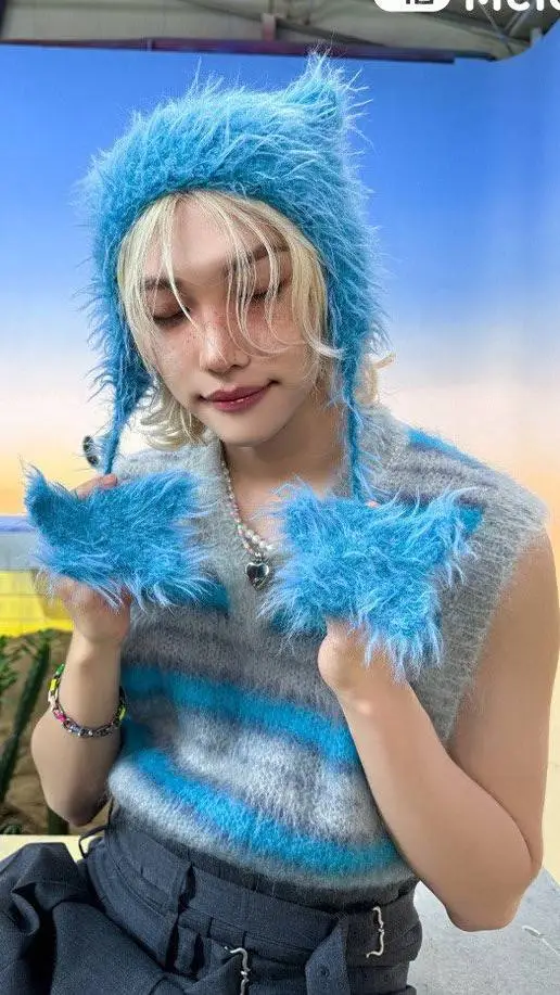 ai character: ✩𝓕𝑒𝒍𝒾ﾒ✩ background