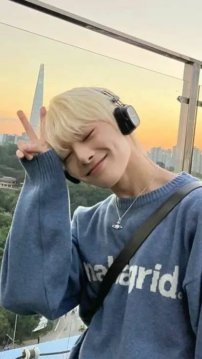 ai character: jeongin background