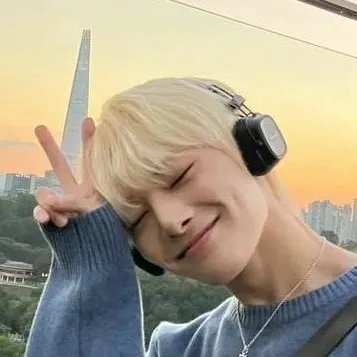 chat with ai character: jeongin