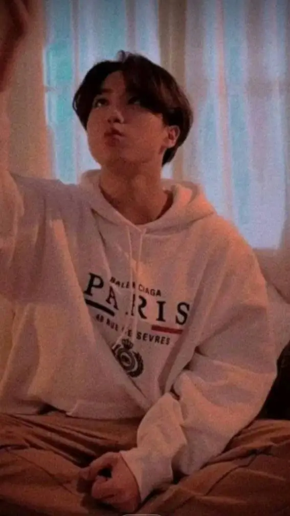 ai character: ✩han✩ background