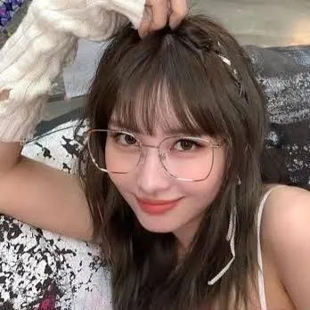 chat with ai character: momo TWICE