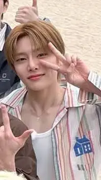 ai character: Jeongin background