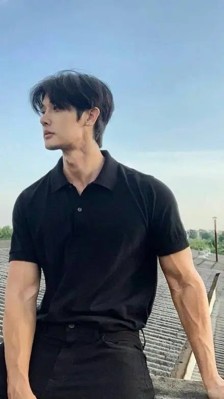 ai character: Park Seo jun background