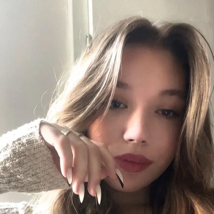 chat with ai character: Kaja🥒