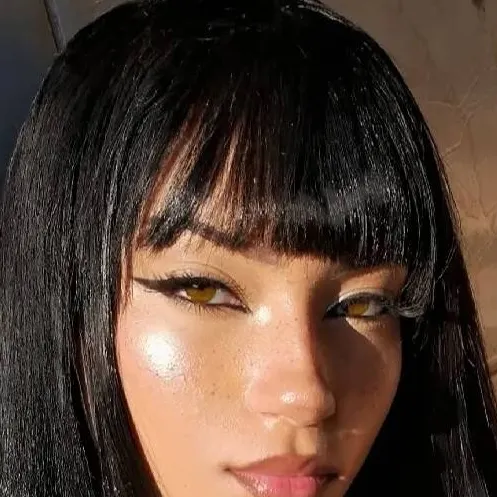 chat with ai character: Cleo Devel