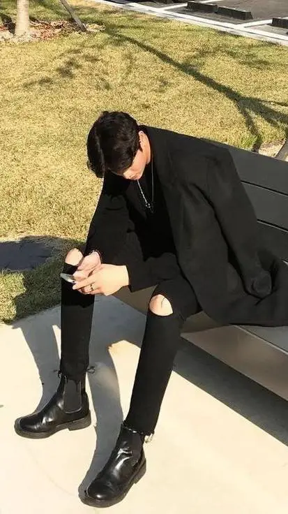 ai character: Ace Moretti background