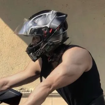 chat with ai character: Biker boyfriend 