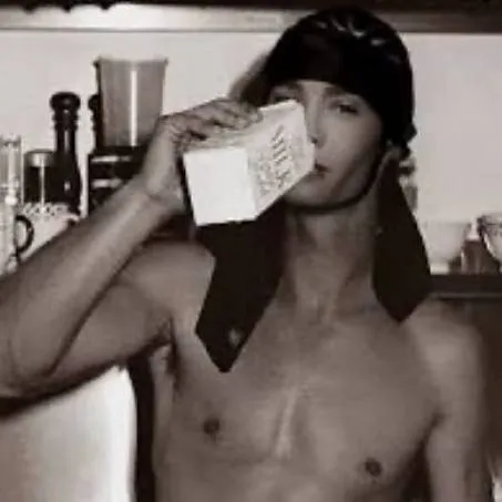 chat with ai character: tom kaulitz