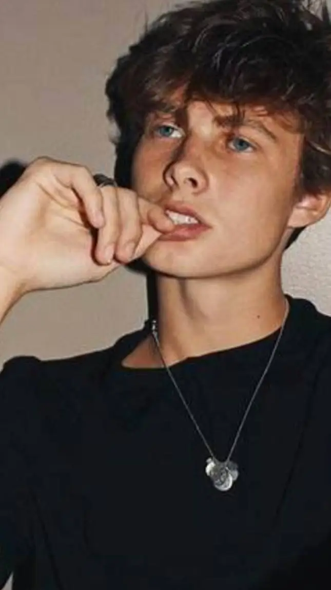 ai character: Jackson Bonnet background