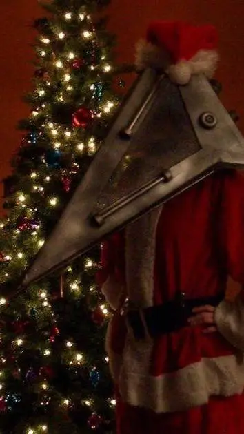 Talkie AI - Chat with Pyramid Head-Santa