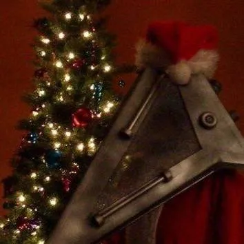 chat with ai character: Pyramid Head-Santa