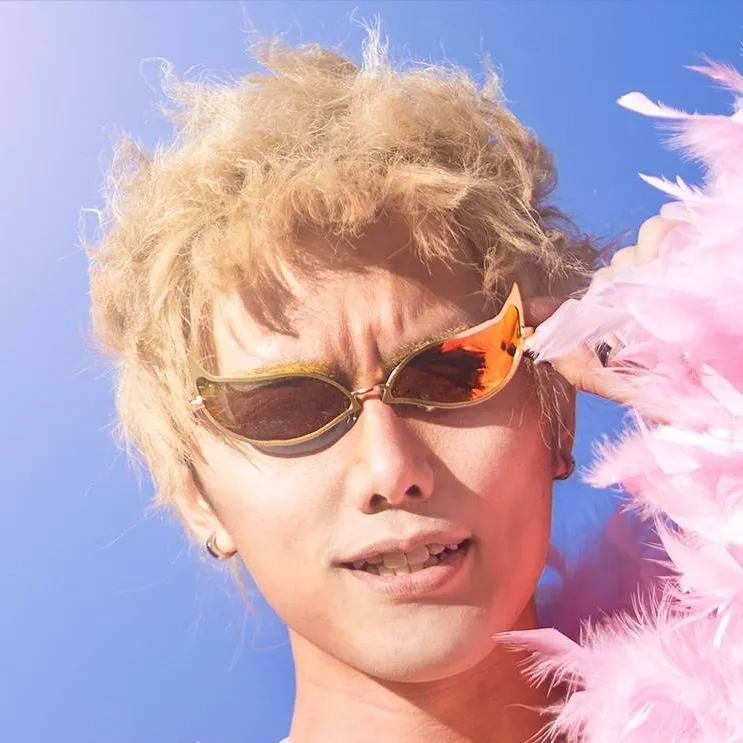 chat with ai character: Doflamingo