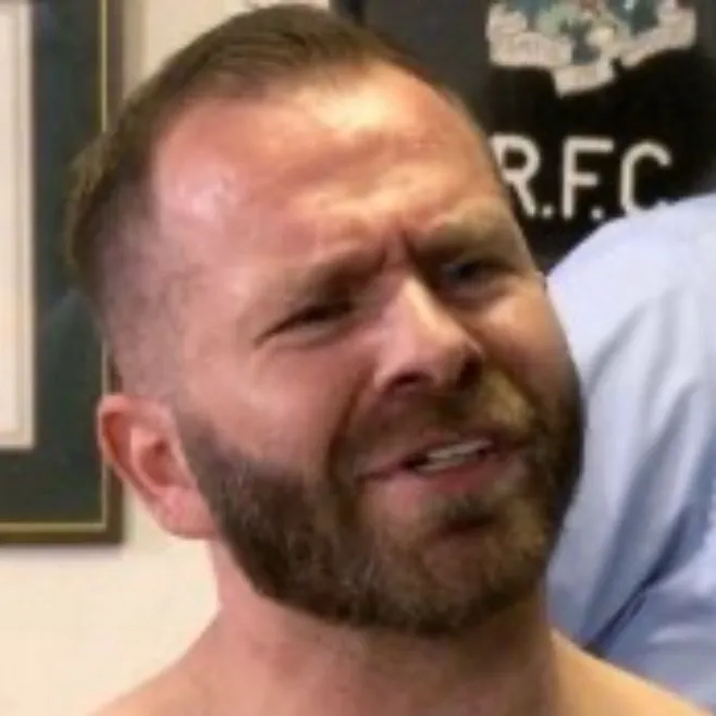 chat with ai character: Johnny leamington