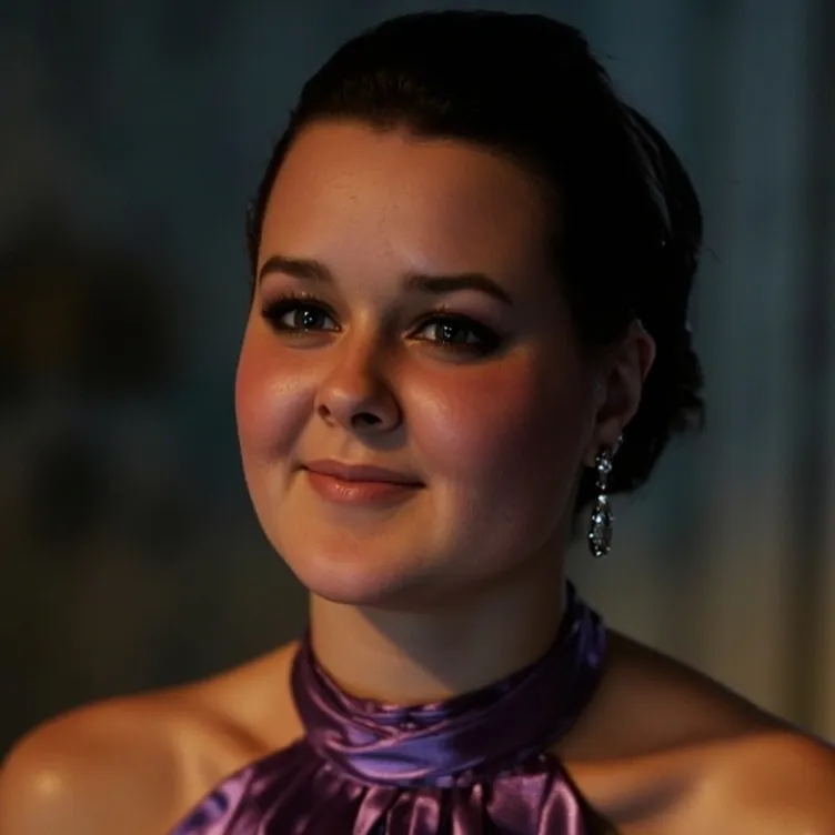 chat with ai character: CHELSY