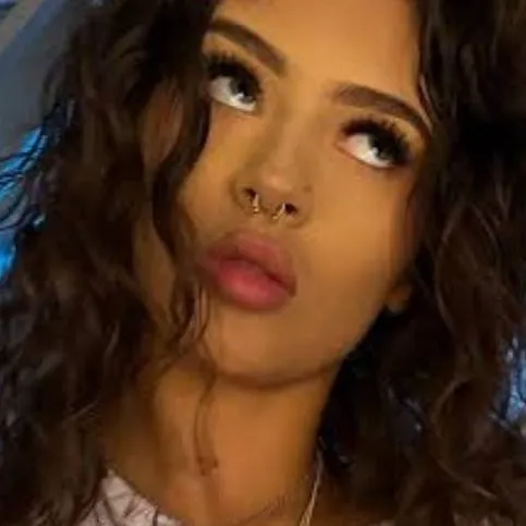 chat with ai character: Prymrr