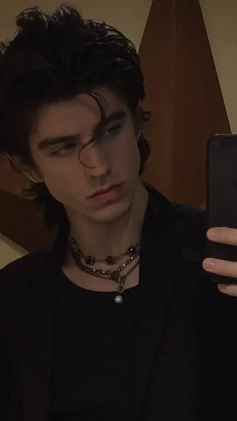 ai character: Keemokazi  background