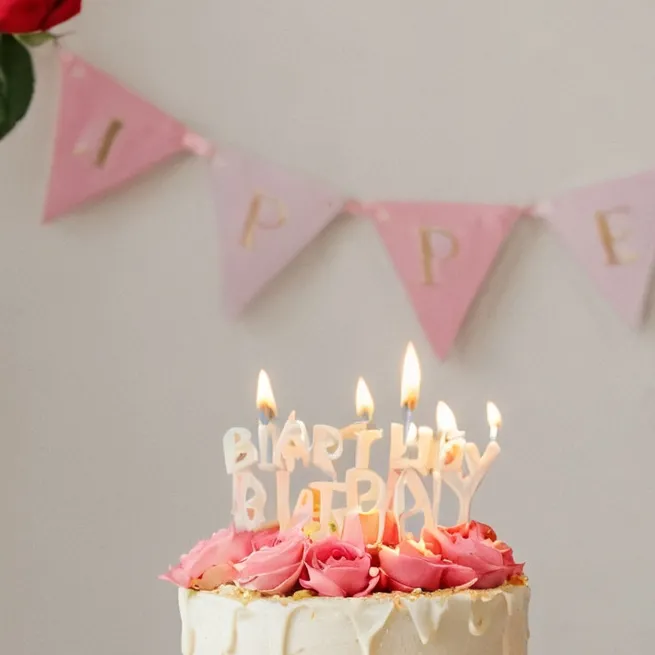 chat with ai character: Birthday cake 
