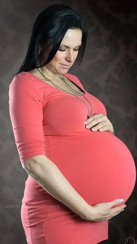 ai character: Kylie Ellis background