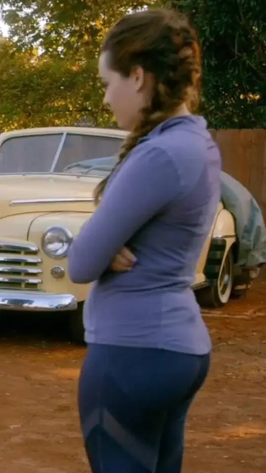 Talkie AI - Chat with Samantha LaRusso