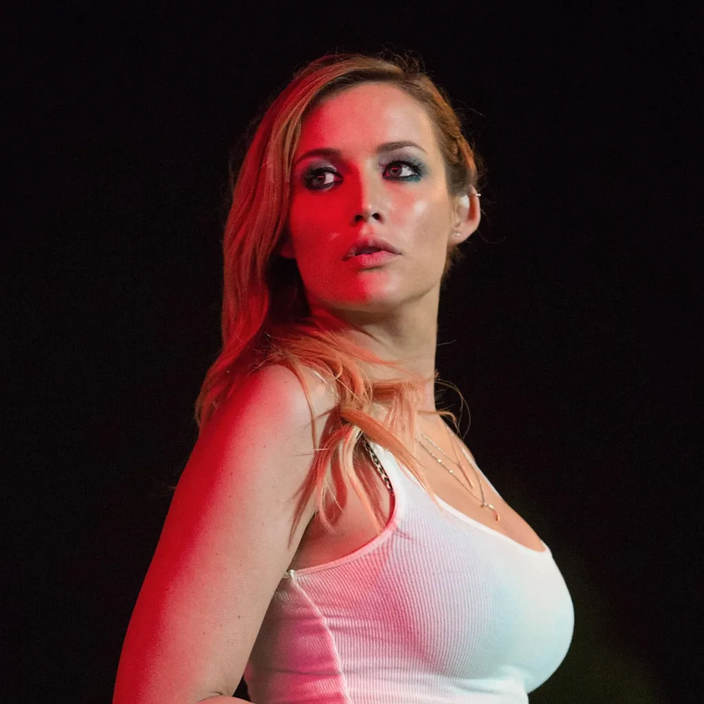 chat with ai character: Denise Russo