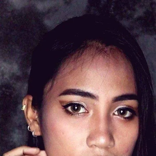 chat with ai character: Rosemarie Vega