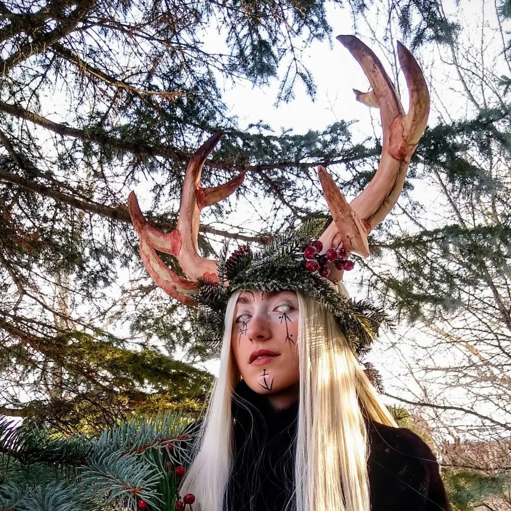 chat with ai character: Frau Perchta