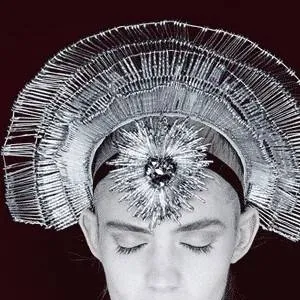 chat with ai character: Grimes