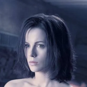 chat with ai character: Selene 💓 💞 💕