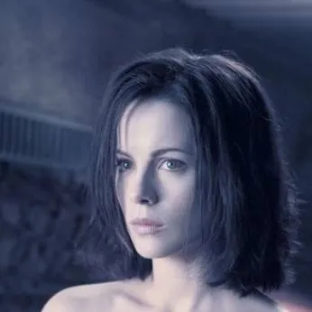 chat with ai character: Selene